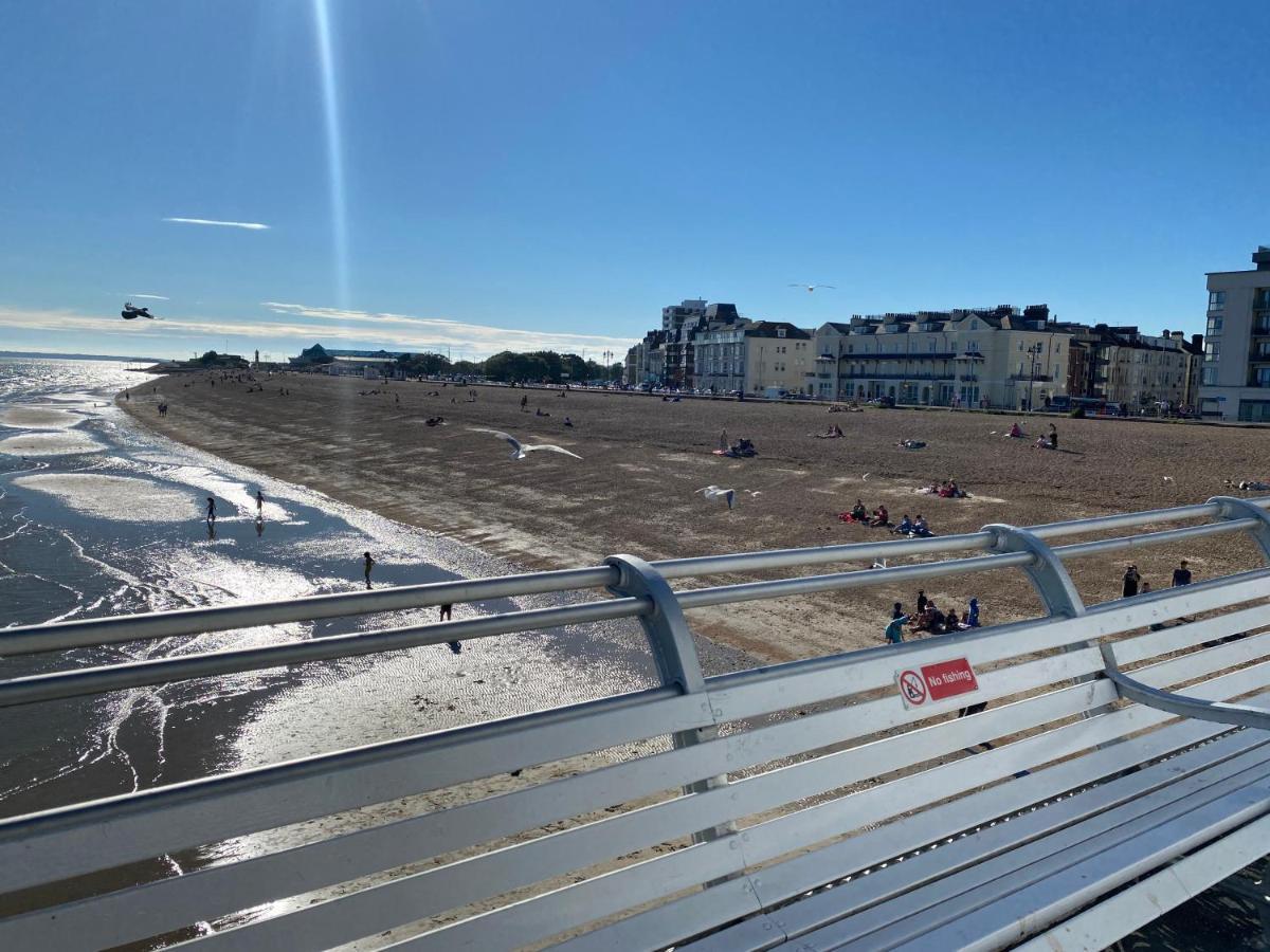 Ann Apartments Opposite The Pier With Sea View Portsmouth Exterior photo